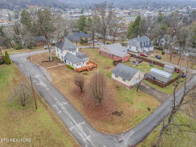 320 S Douglas Ave, Rockwood, TN 37854