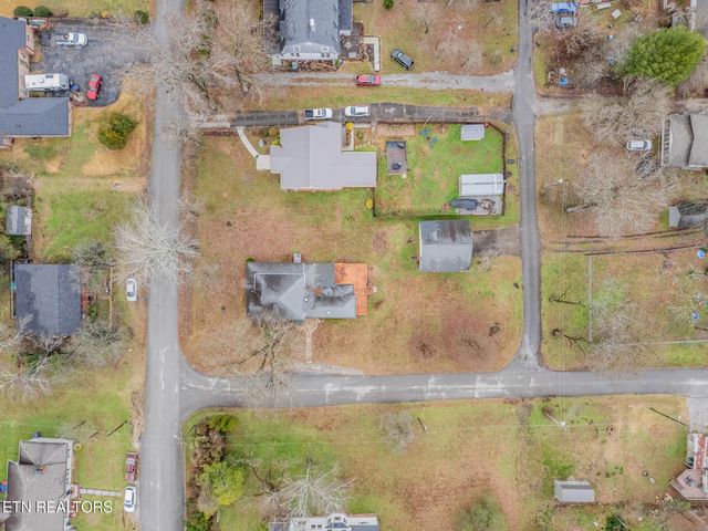 320 S Douglas Ave, Rockwood, TN 37854