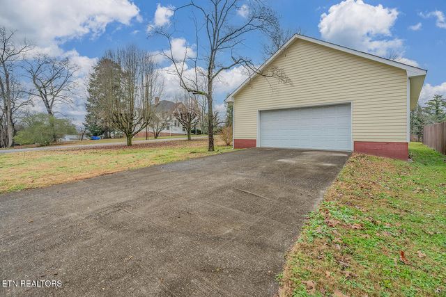 320 S Douglas Ave, Rockwood, TN 37854
