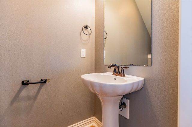 597 N Rupple Road, Fayetteville, AR 72704
