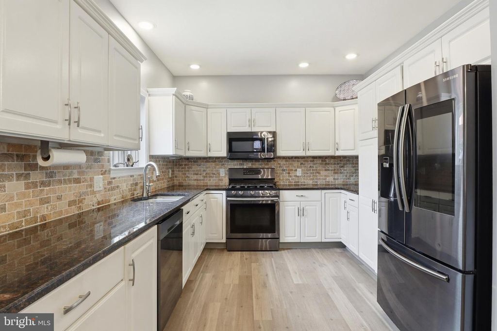 Image 17 of property listing at 2632 FARMSTEAD WAY, York, PA 17408