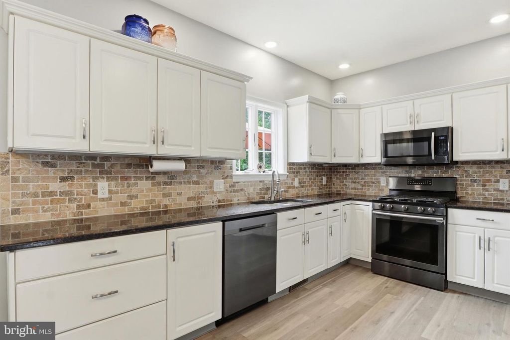 Image 18 of property listing at 2632 FARMSTEAD WAY, York, PA 17408
