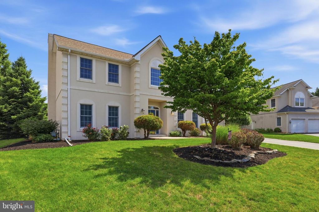 Image 3 of property listing at 2632 FARMSTEAD WAY, York, PA 17408