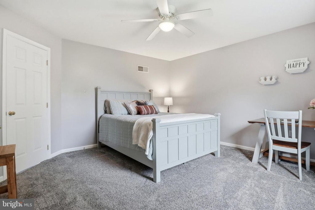 Image 31 of property listing at 2632 FARMSTEAD WAY, York, PA 17408