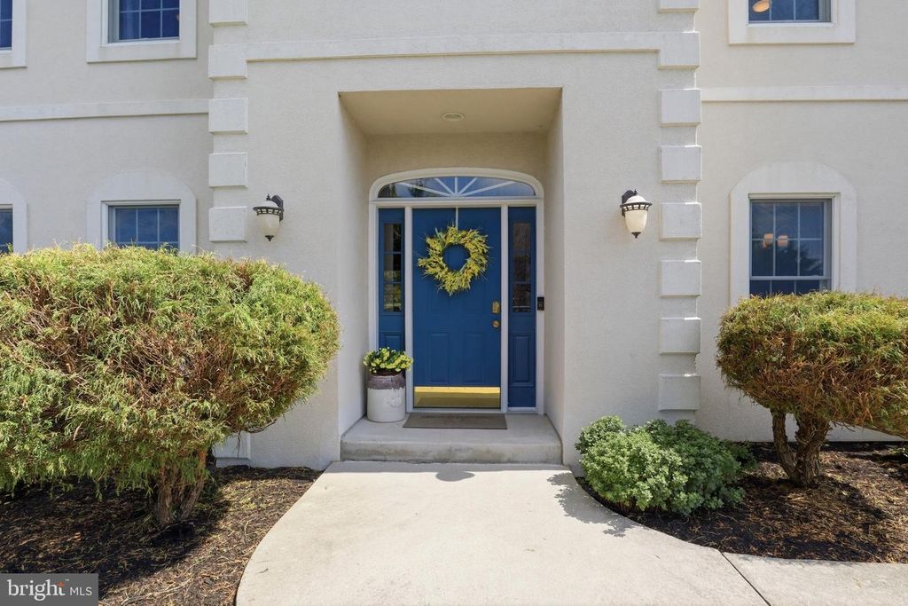 Image 4 of property listing at 2632 FARMSTEAD WAY, York, PA 17408