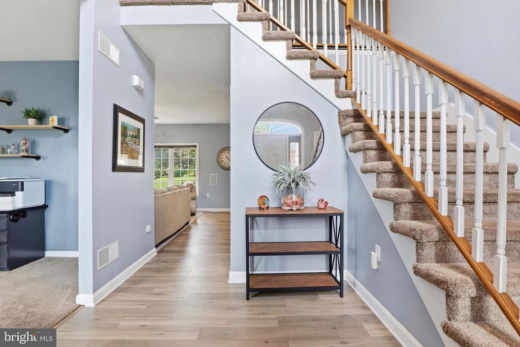 Image 5 of property listing at 2632 FARMSTEAD WAY, York, PA 17408