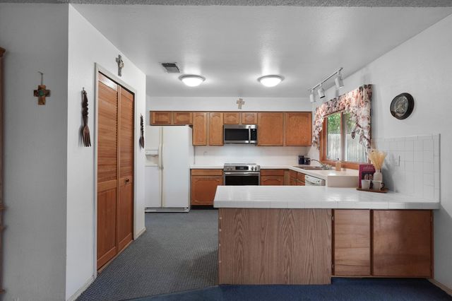 6908 Luella Anne Drive NE, Albuquerque, NM 87109