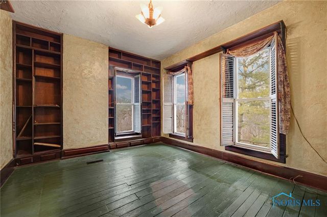 21356 State Route 12, Fostoria, OH 44830