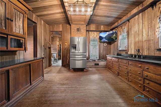 21356 State Route 12, Fostoria, OH 44830