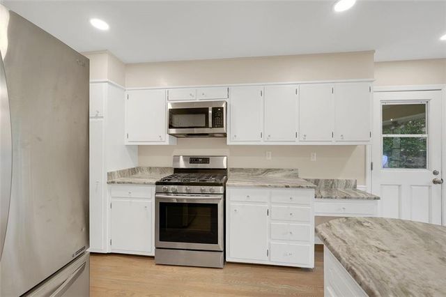 4517 E KINGS POINT Circle, Dunwoody, GA 30338