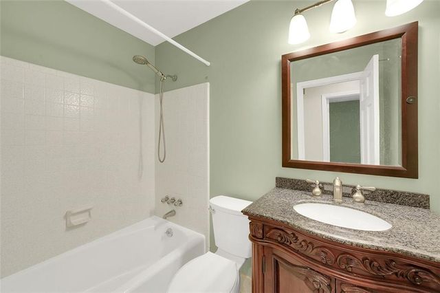 4517 E KINGS POINT Circle, Dunwoody, GA 30338