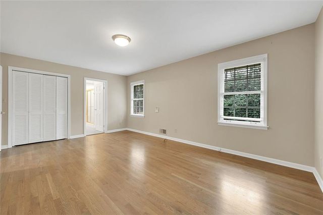 4517 E KINGS POINT Circle, Dunwoody, GA 30338