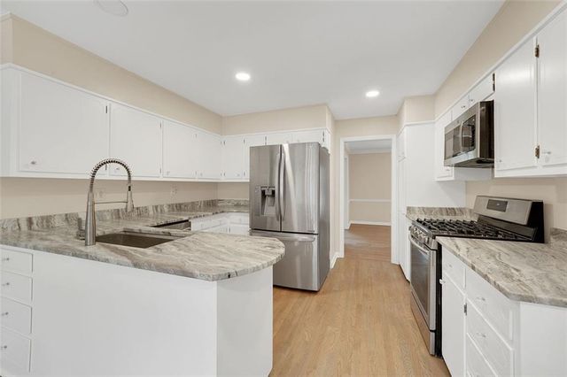 4517 E KINGS POINT Circle, Dunwoody, GA 30338