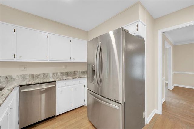 4517 E KINGS POINT Circle, Dunwoody, GA 30338