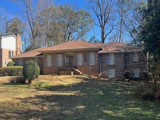 4517 E KINGS POINT Circle, Dunwoody, GA 30338