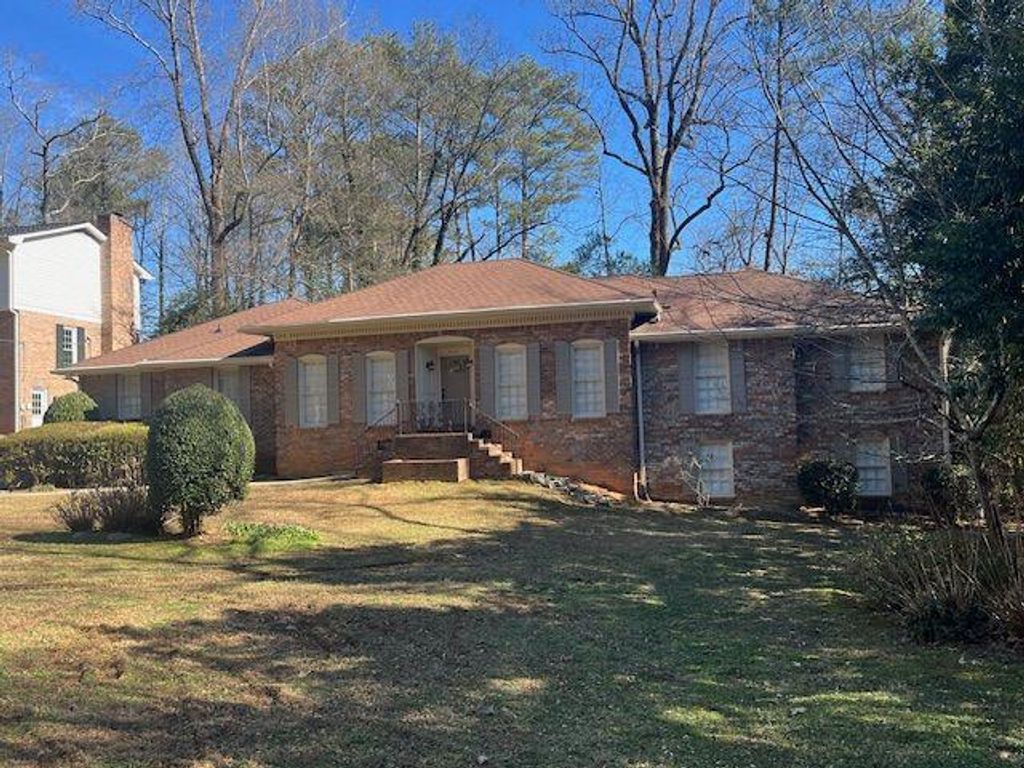 4517 E KINGS POINT Circle, Dunwoody, GA 30338