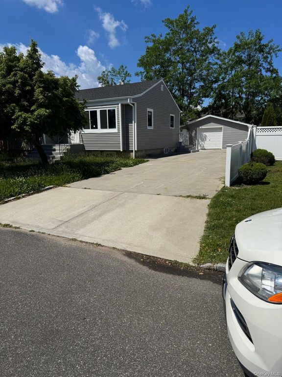 5 Remsen Street, Copiague, NY 11726