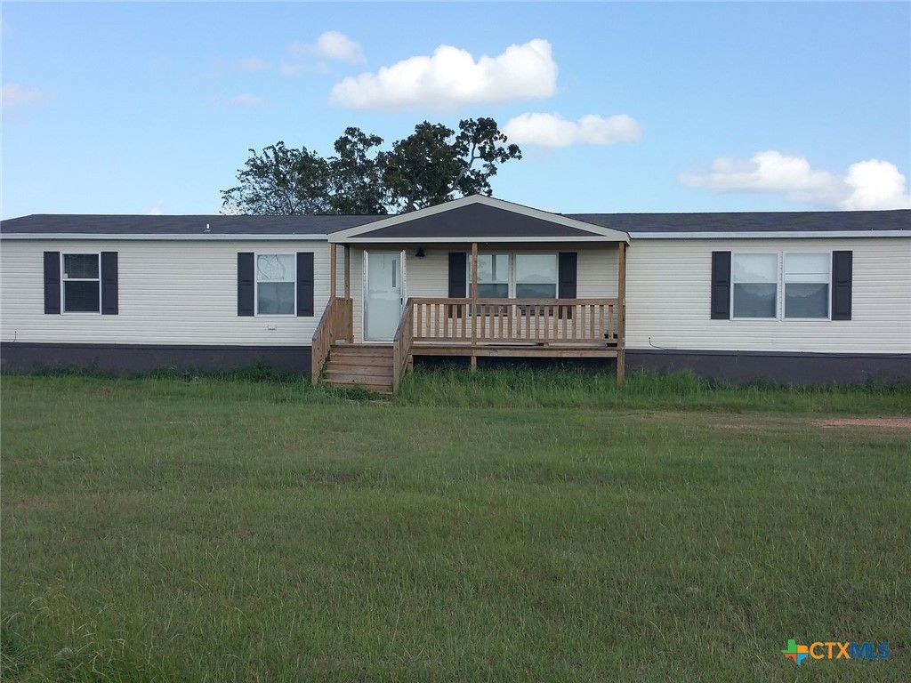 Image 16 of property listing at 422 W Oaks, Victoria, TX 77905