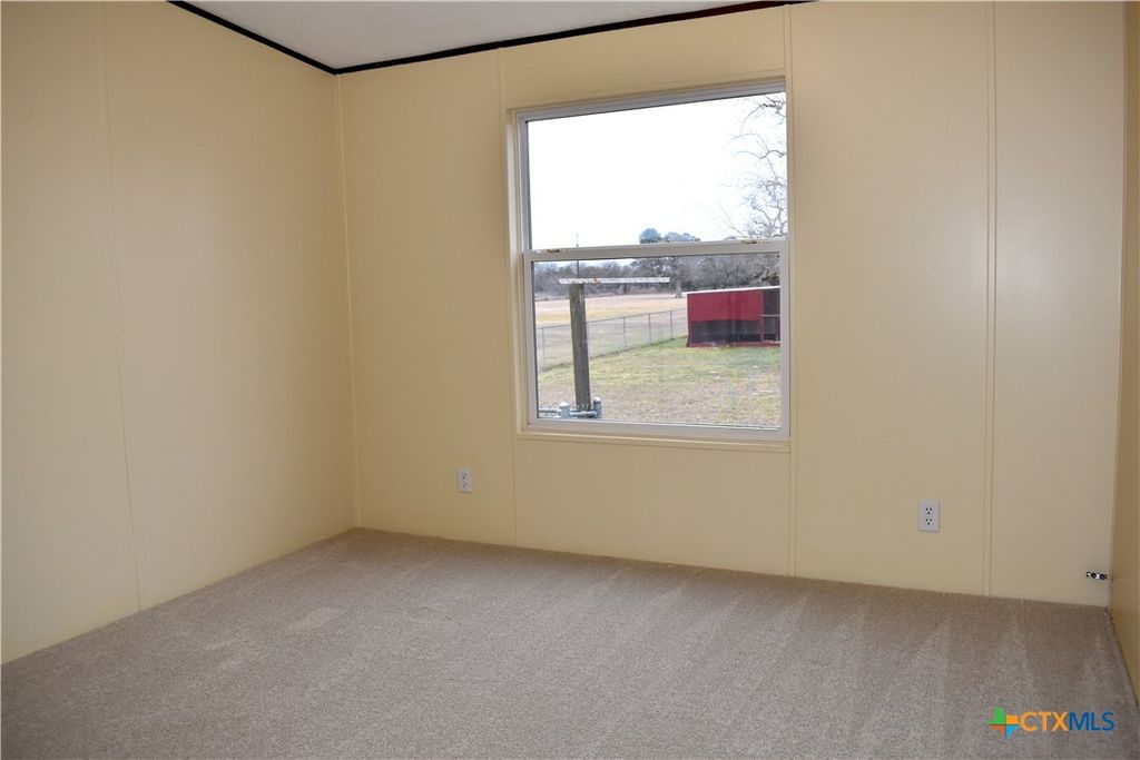 Image 9 of property listing at 422 W Oaks, Victoria, TX 77905