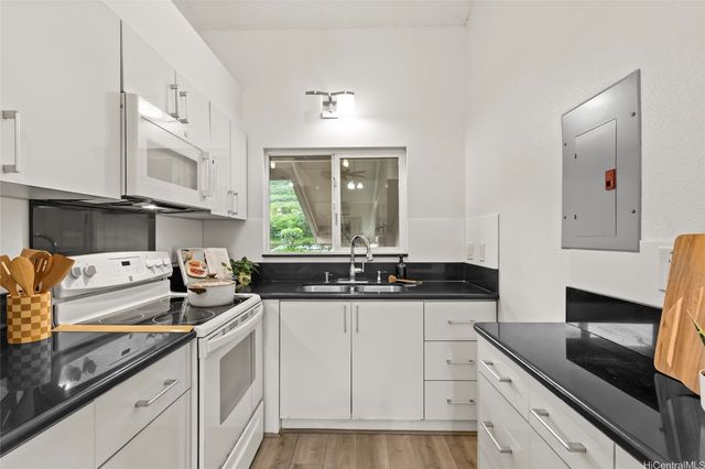 98-607 Kilinoe Street 8B2, Aiea, HI 96701