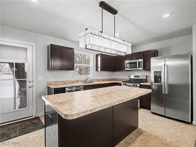 201 Taft Drive, Eastlake, OH 44095