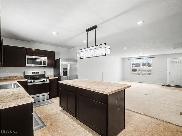 201 Taft Drive, Eastlake, OH 44095