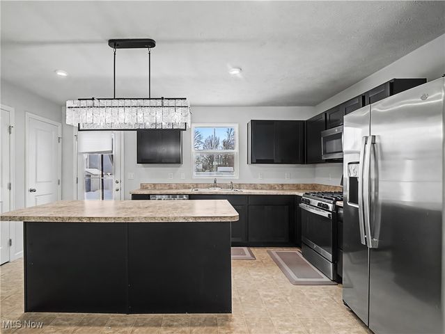 201 Taft Drive, Eastlake, OH 44095