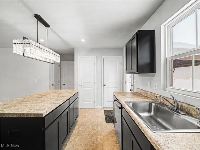 201 Taft Drive, Eastlake, OH 44095