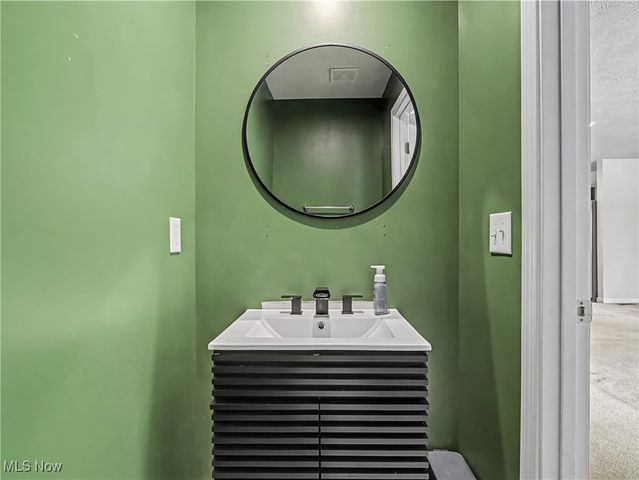 201 Taft Drive, Eastlake, OH 44095