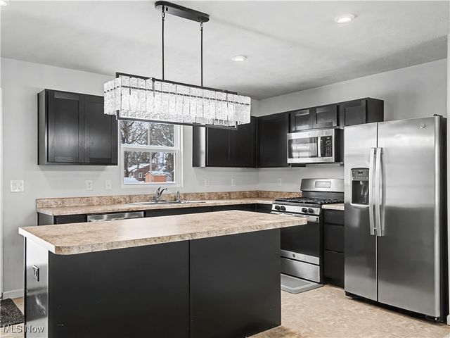 201 Taft Drive, Eastlake, OH 44095