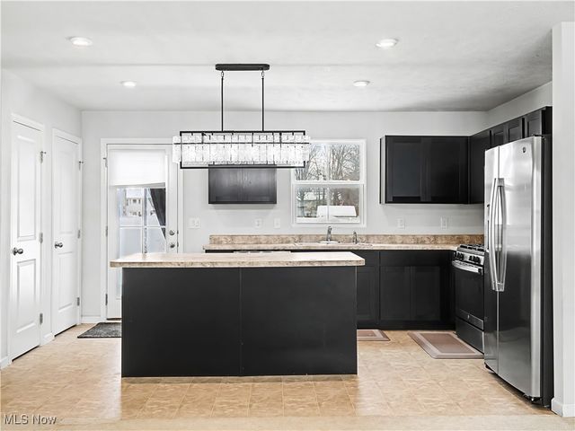 201 Taft Drive, Eastlake, OH 44095