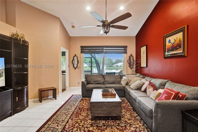 9130 Vineland Ct D, Boca Raton, FL 33496
