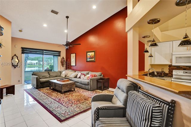 9130 Vineland Ct D, Boca Raton, FL 33496
