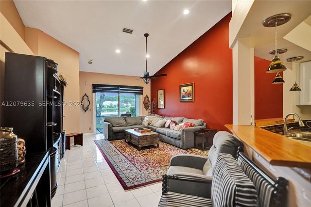 9130 Vineland Ct D, Boca Raton, FL 33496