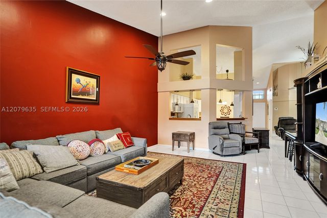 9130 Vineland Ct D, Boca Raton, FL 33496