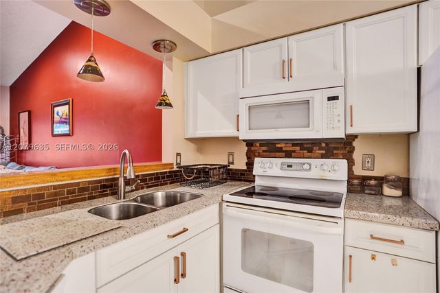 9130 Vineland Ct D, Boca Raton, FL 33496