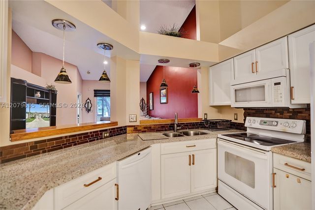 9130 Vineland Ct D, Boca Raton, FL 33496