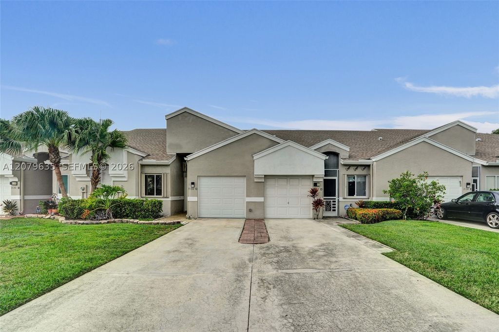 9130 Vineland Ct D, Boca Raton, FL 33496