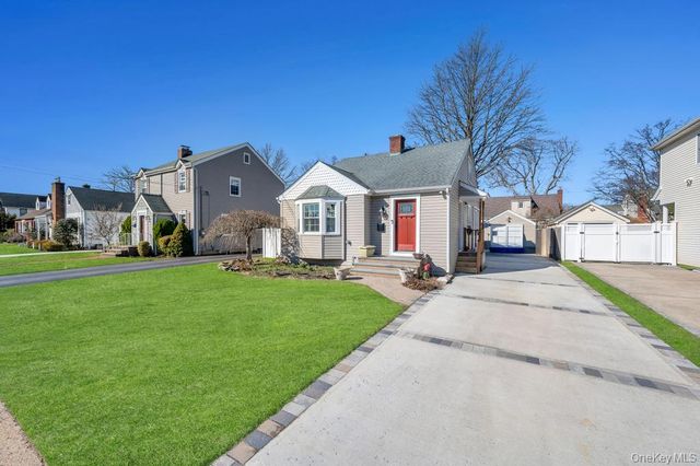 2478 Loft Avenue, Baldwin, NY 11510