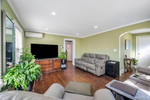 2478 Loft Avenue, Baldwin, NY 11510