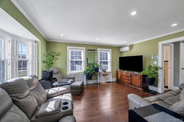 2478 Loft Avenue, Baldwin, NY 11510