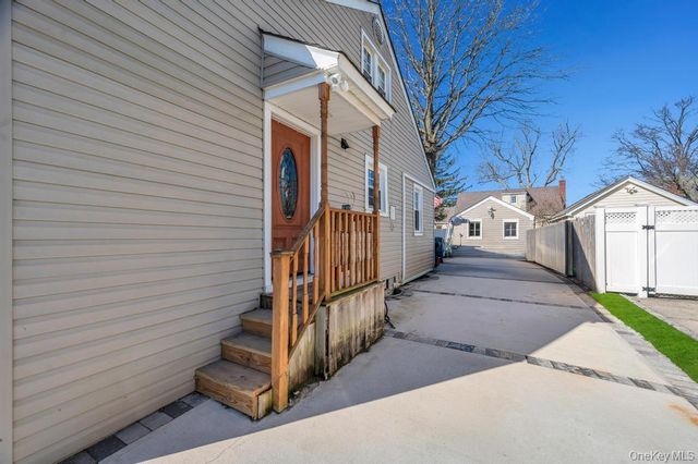 2478 Loft Avenue, Baldwin, NY 11510