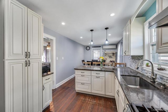 2478 Loft Avenue, Baldwin, NY 11510