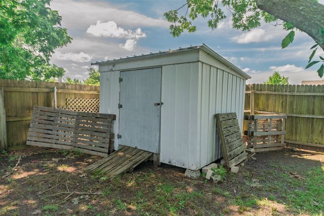 306 Hackberry Drive, Greenville, TX 75402