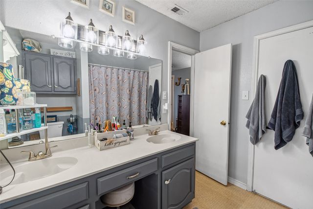 306 Hackberry Drive, Greenville, TX 75402