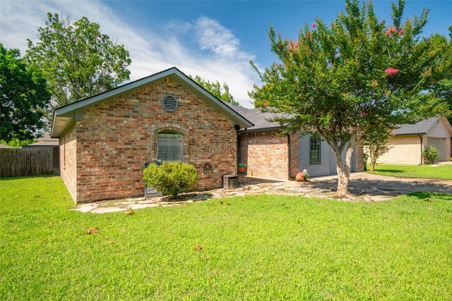 306 Hackberry Drive, Greenville, TX 75402