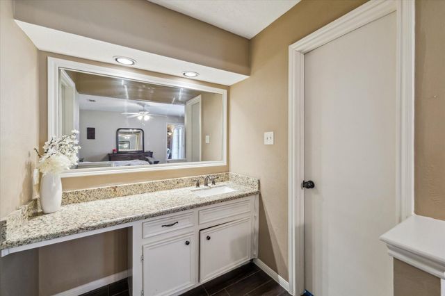 2043 Middle Creek Drive, Houston, TX 77339