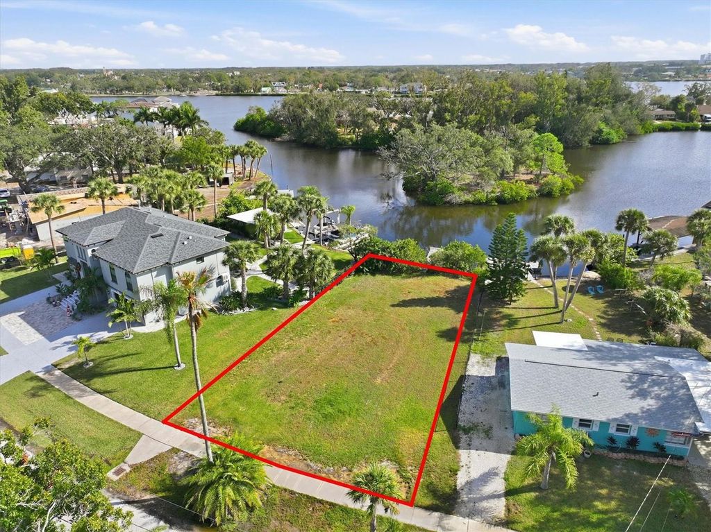 Image 2 of property listing at 56 INNESS DRIVE, Tarpon Springs, FL 34689