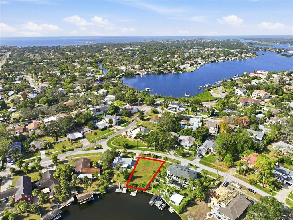 Image 3 of property listing at 56 INNESS DRIVE, Tarpon Springs, FL 34689