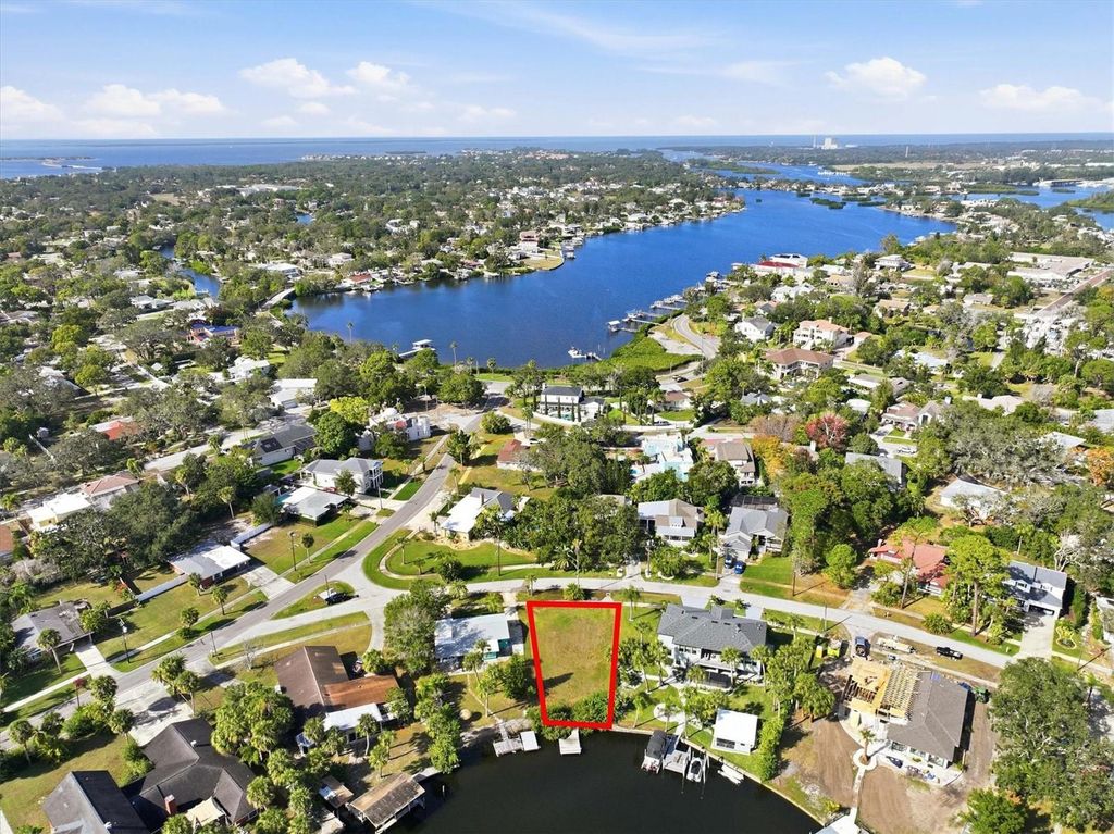 Image 6 of property listing at 56 INNESS DRIVE, Tarpon Springs, FL 34689